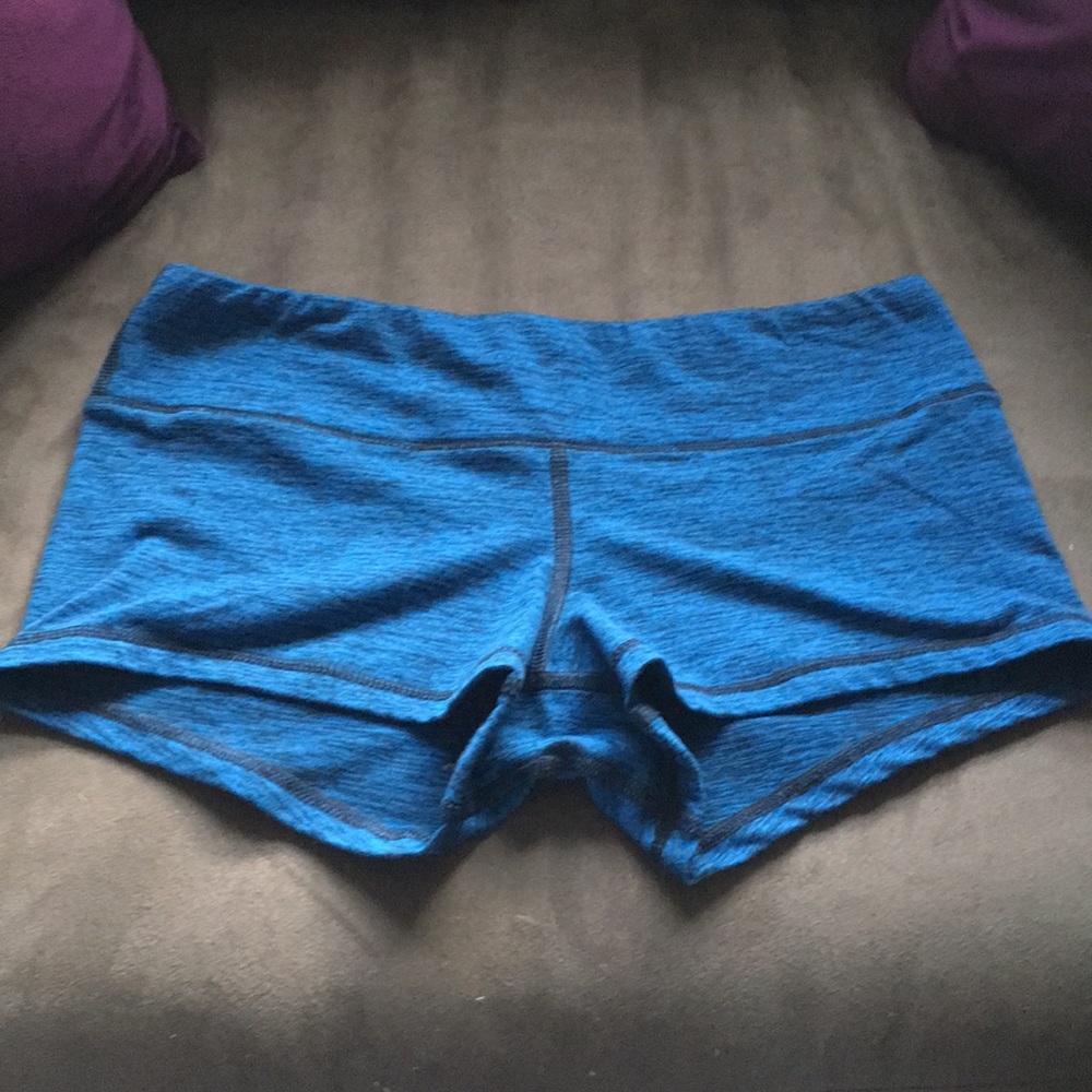 LIKE NEW! M Heathered Blue Fleos.